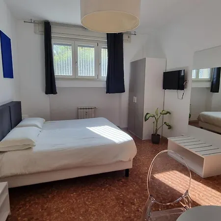Bam Bam Tiburtina Pensjonat