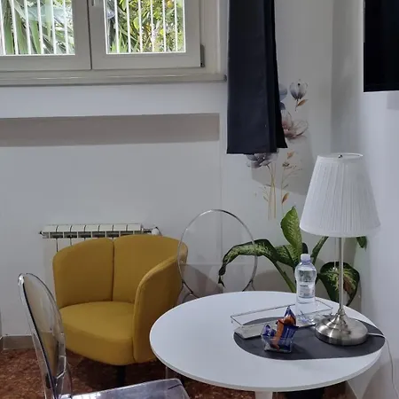 Bam Bam Tiburtina Pensjonat 4*