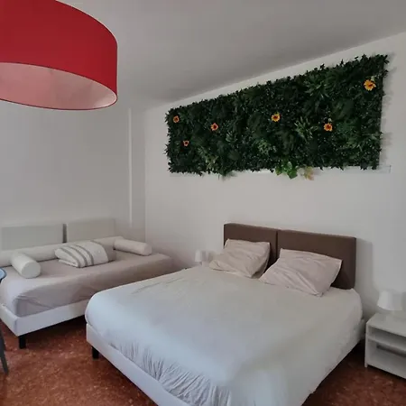 Bam Bam Tiburtina Гостевой дом 4*